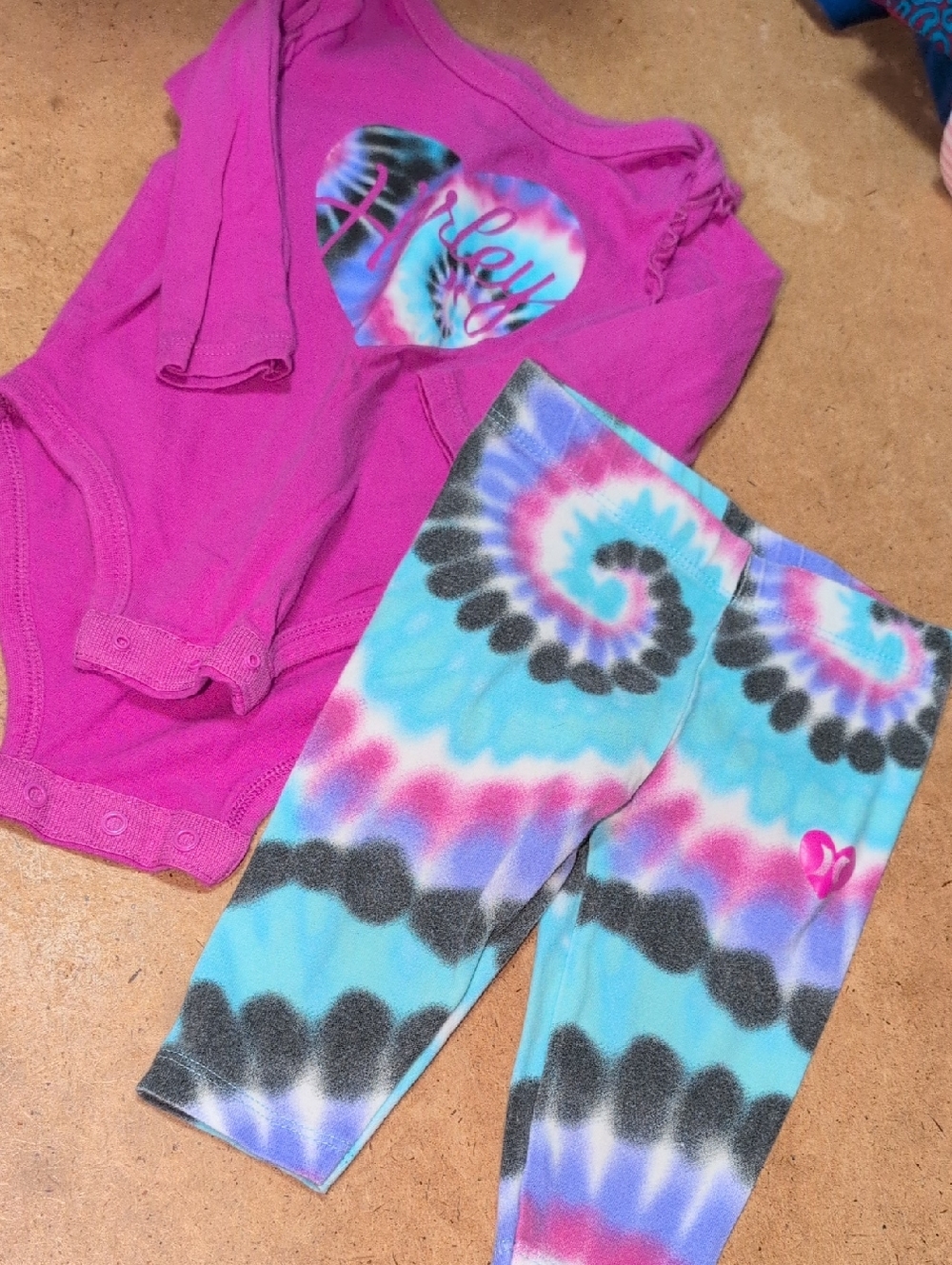 ❤️‍🔥10/$10❤️‍🔥 Set Of Baby Girls Hurley Heart Onesie & Leggings Size 6M